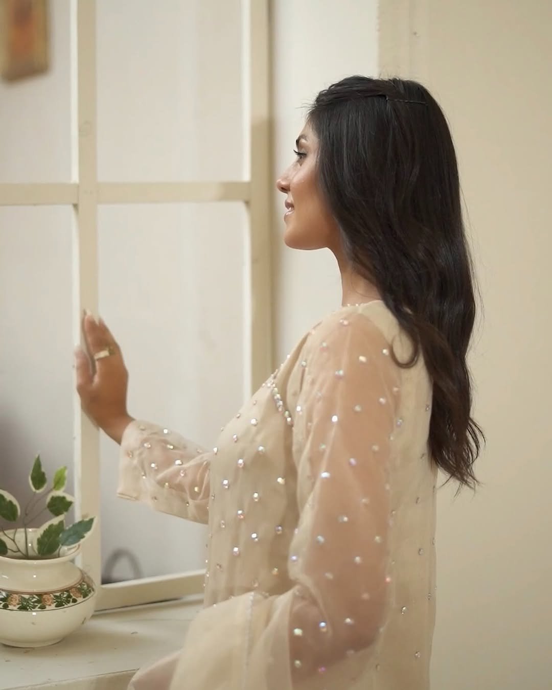 𝗕𝗲𝗶𝗴𝗲Grace meets elegance in this beige organza dress, adorned with shimmering handworked crystal flowers. A timeless winter masterpiece for your most graceful moments..Now available in store - https---vog (1)