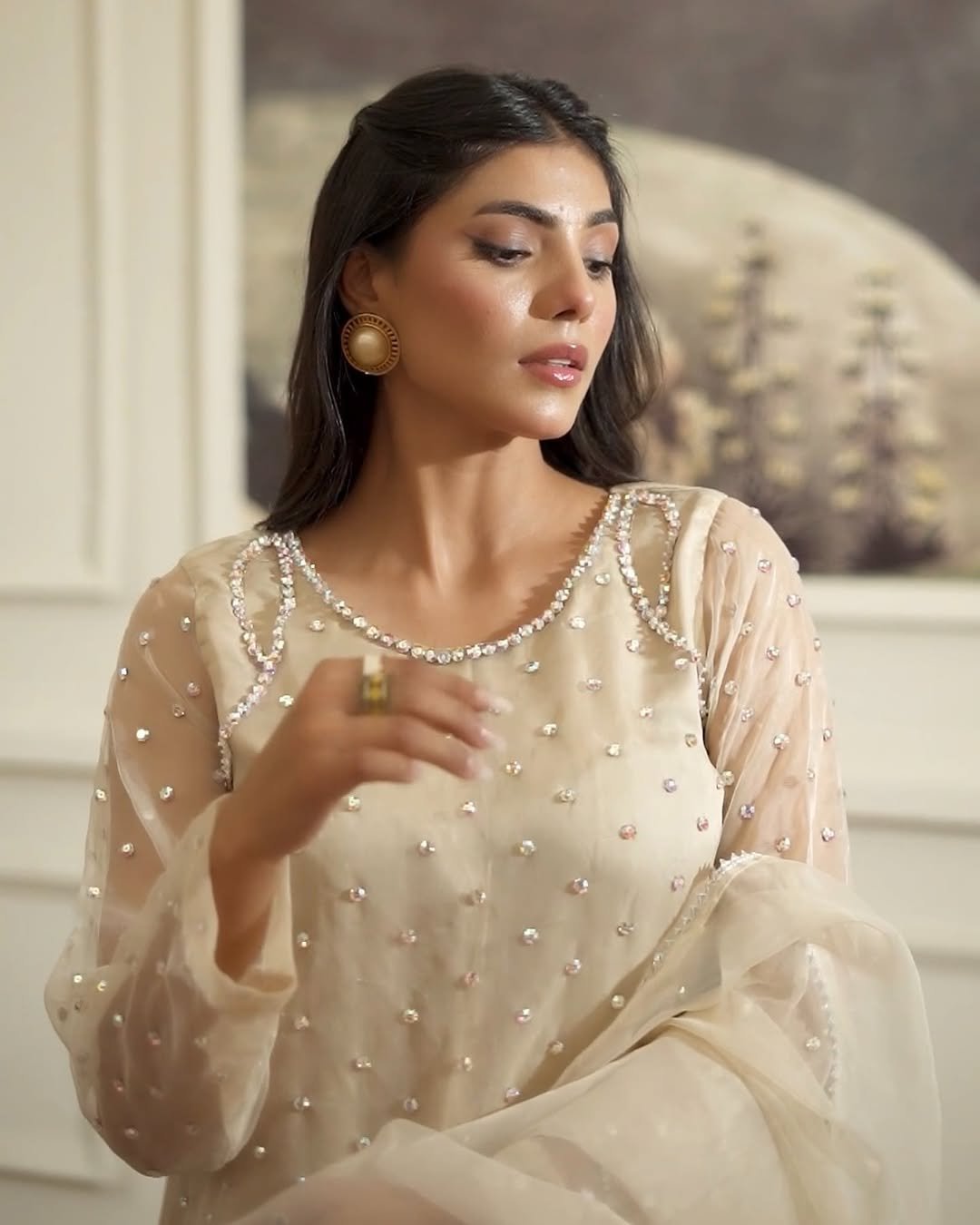 𝗕𝗲𝗶𝗴𝗲Grace meets elegance in this beige organza dress, adorned with shimmering handworked crystal flowers. A timeless winter masterpiece for your most graceful moments..Now available in store - https---vog (3)